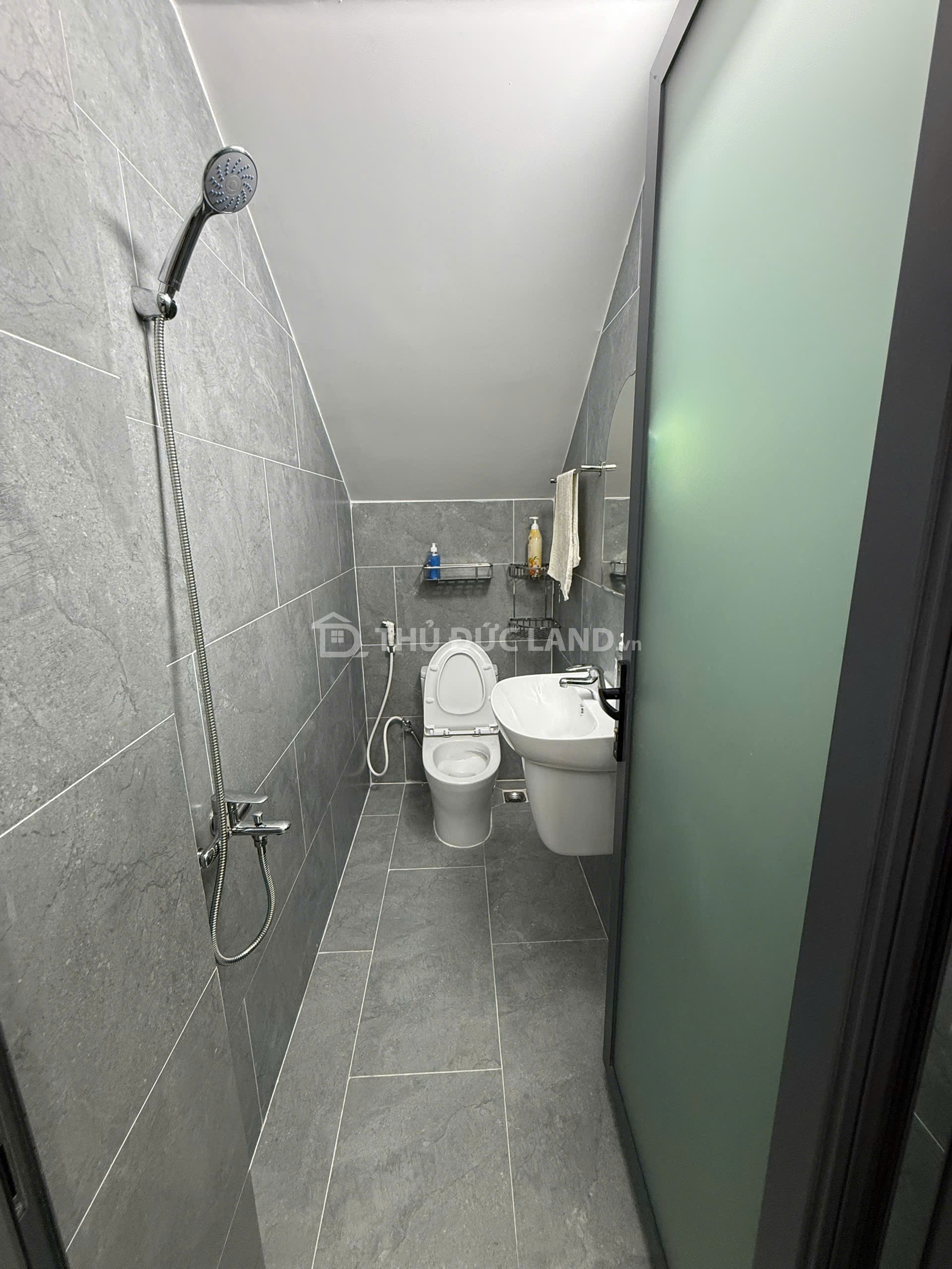 BÁN CHDV 5 TẦNG MỚI XÂY-NGAY TRƯỜG ĐH CẢNH SÁT- CỰC KÌ SẦM UẤT-CÓ THANG MÁY-TỰ KHAI THÁC LÊN ĐẾN 7%/NĂM - Ảnh 3