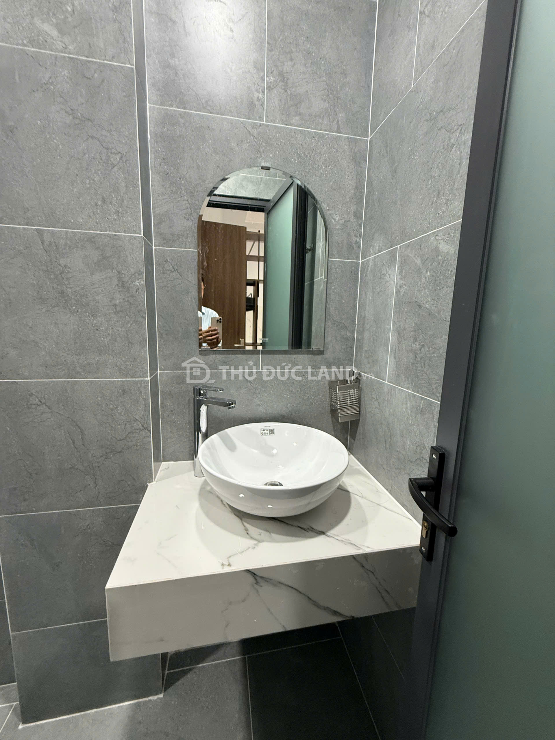 BÁN CHDV 5 TẦNG MỚI XÂY-NGAY TRƯỜG ĐH CẢNH SÁT- CỰC KÌ SẦM UẤT-CÓ THANG MÁY-TỰ KHAI THÁC LÊN ĐẾN 7%/NĂM - Ảnh 2