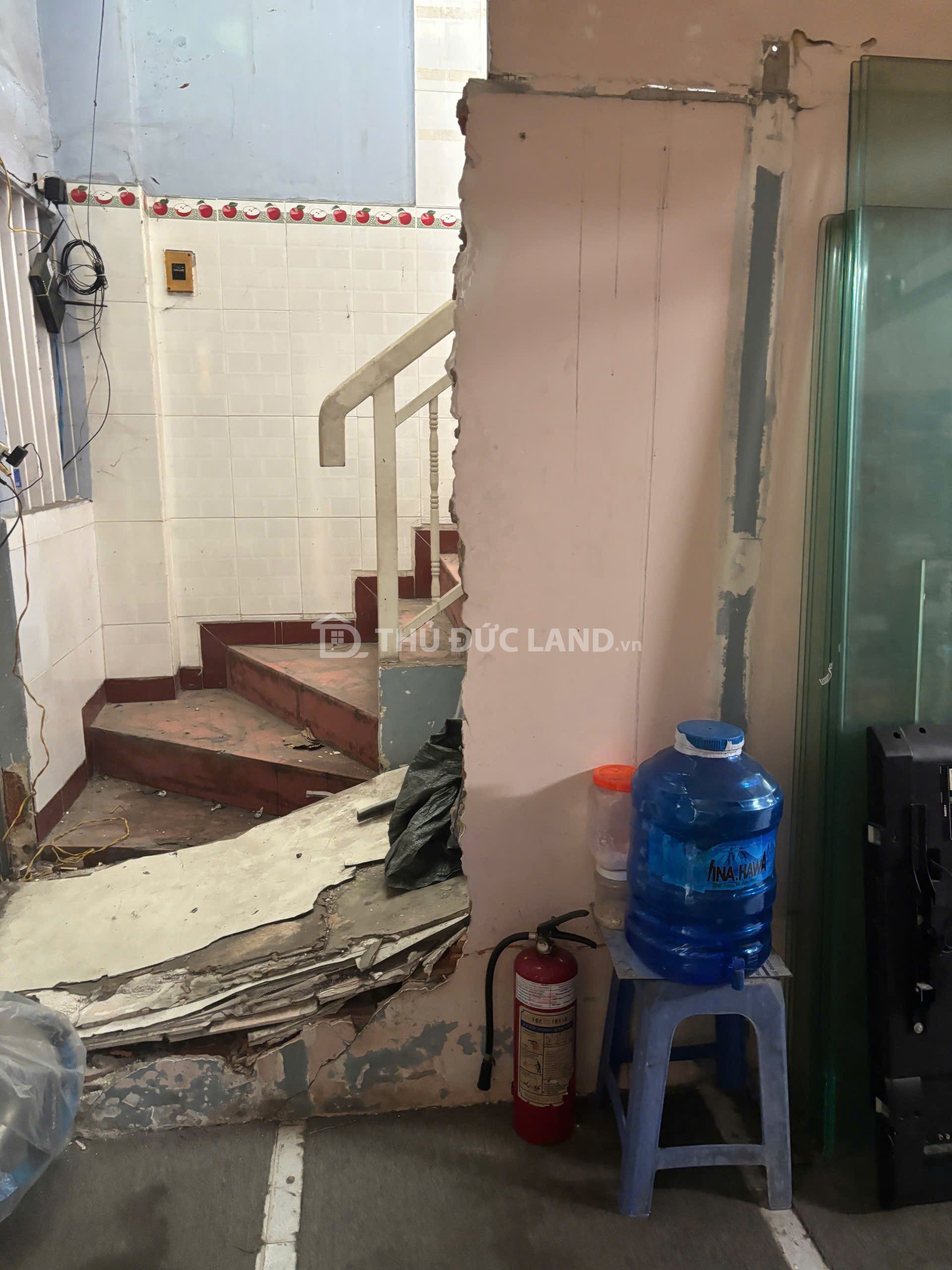 Bán nhà mặt tiền Võ Văn Ngân, Bình Thọ, DT 137m2 ngang 4.72m, 2 lầu, dòng tiền 90tr/tháng. - Ảnh 2