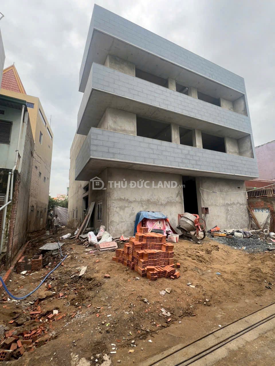Bán căn hộ dịch vụ Hiệp Bình Chánh – Hiệp Bình, 26 phòng, 3 tầng có thang máy, 100 triệu/tháng