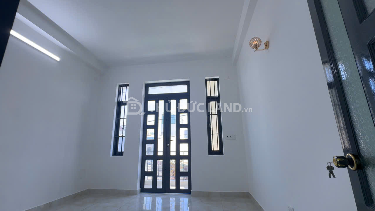 Bán nhà mặt tiền Đường 35 Hiệp Bình Chánh, 3 tầng, ngang 7.9m, sổ hồng riêng