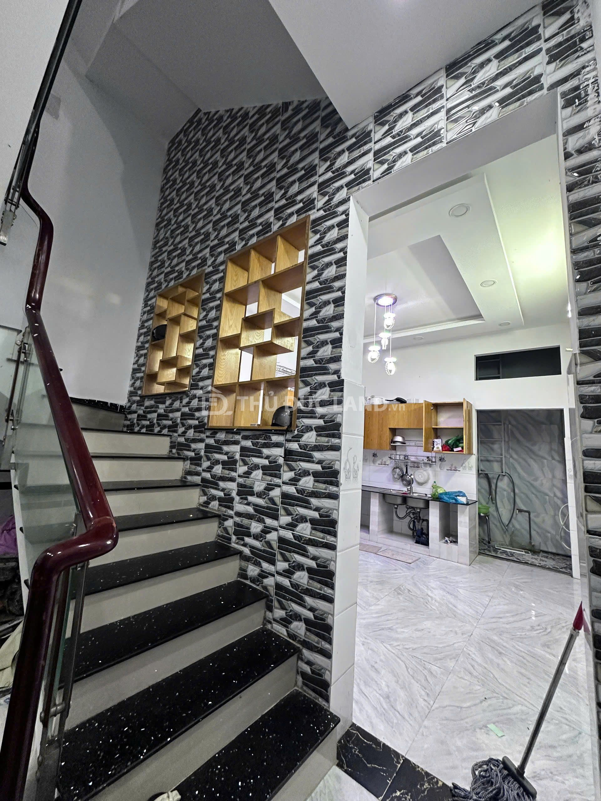 Bán nhà Hiệp Bình Chánh 3 tầng, gần chợ trường, diện tích 66m² - Ảnh 8