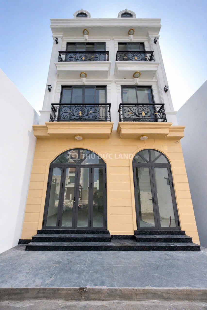 Bán nhà hẻm Hiệp Bình Chánh (Đường 40) 3 tầng, 3 phòng ngủ – nội thất FULL, hẻm xe hơi vào tận nơi