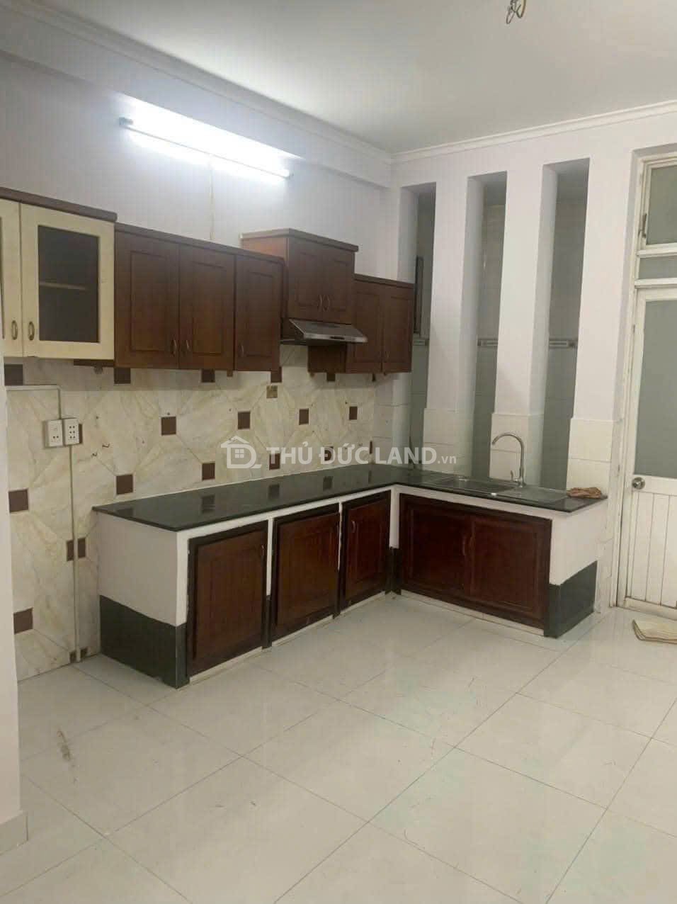 Bán nhà HXH Đường 38 Hiệp Bình Chánh, 3 tầng, DT 64m2, di chuyển thuận lợi, sổ hồng riêng