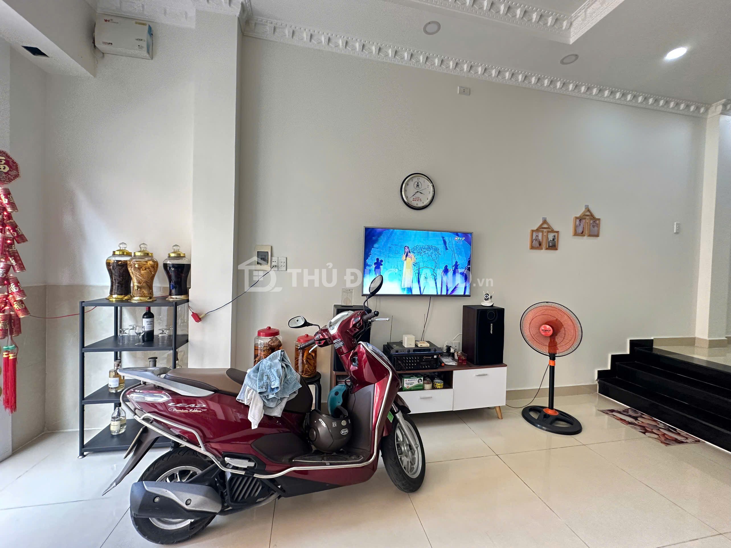 Bán nhà mặt tiền Đường 8 Hiệp Bình Chánh, DT 50m2 4 tầng, khu đồng bộ, tiện ích đầy đủ - Ảnh 2