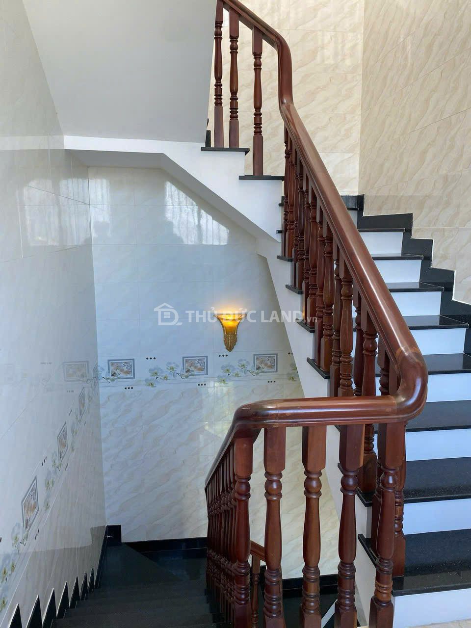 Bán nhà mặt tiền Đường 17 Hiệp Bình Chánh, DT 62m2 3 tầng 4PN, cạnh GigaMal, kế sông Sài Gòn