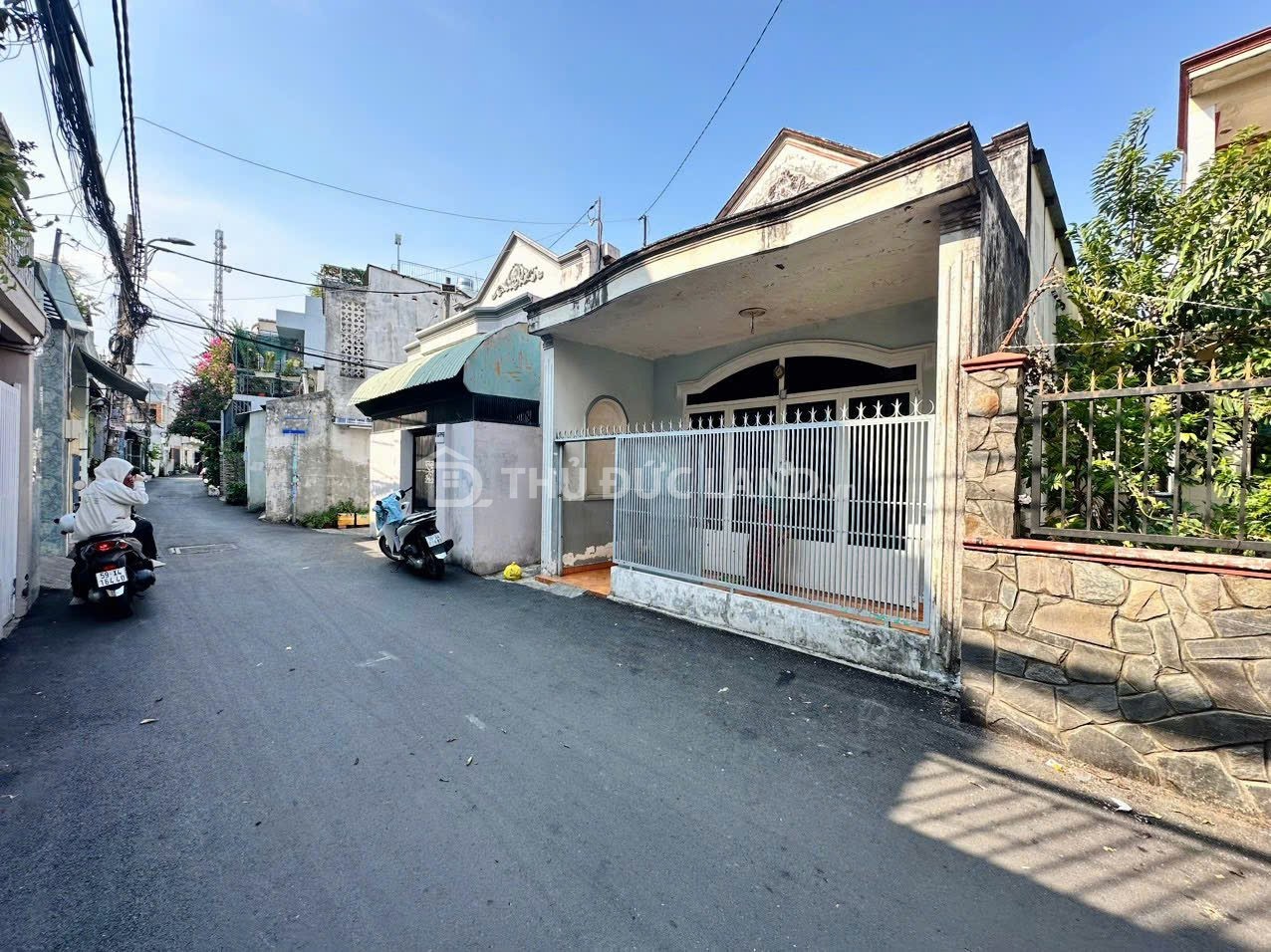 Bán nhà HXH Hiệp Phú, DT 75.5m2 ngang 5.7m, hẻm trước nhà 4.4m, tiện xây mới hoặc cho thuê