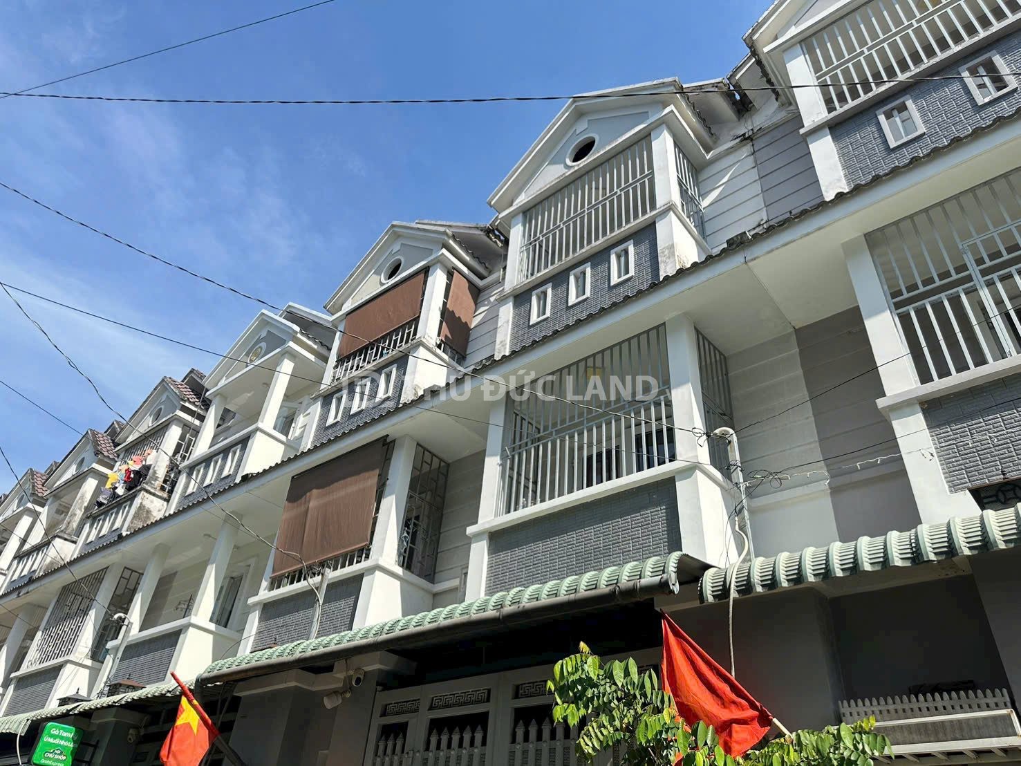 Bán nhà HXH Hiệp Phú, đường Tân Hoà 2, DT 52m2 3 tầng, hẻm đồng bộ, tiện ích đầy đủ, sổ hồng riêng