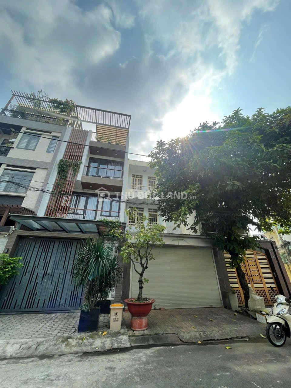 BÁN NHÀ 3 TẦNG, TRONG KDC LIỀN KỀ HIMLAM LINH CHIỂU - ĐƯỜNG HOÀNG DIỆU 2. DT 90m2 Ngang 5