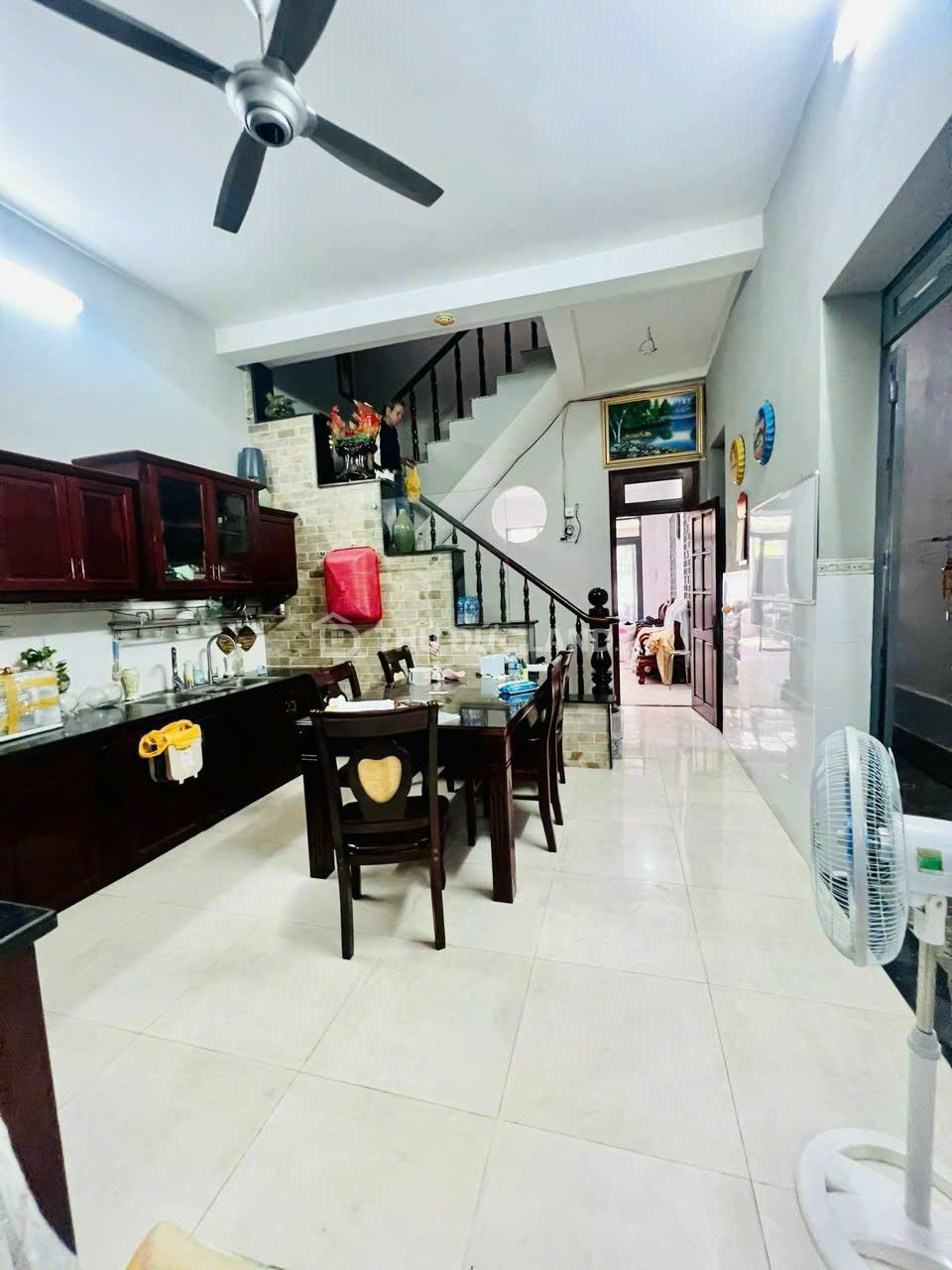 Bán nhà mặt tiền Linh Chiểu (Đường 14) 3 tầng, 3PN – 3WC, có sân trước sau, gần trường và chợ