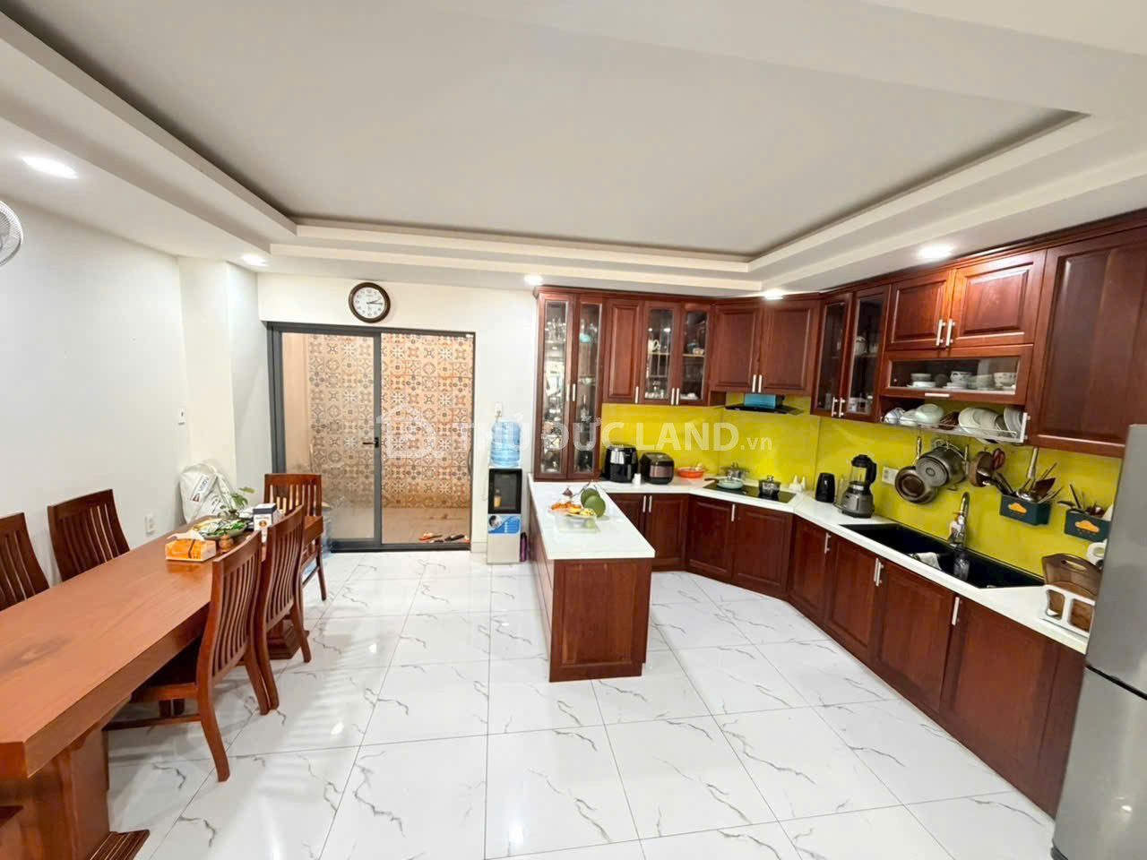 Bán nhà mặt tiền 3 lầu Linh Đông, ngang 5.7m, đường 10m. Tiện kinh doanh đa ngành. Cạnh Phạm Văn Đồng