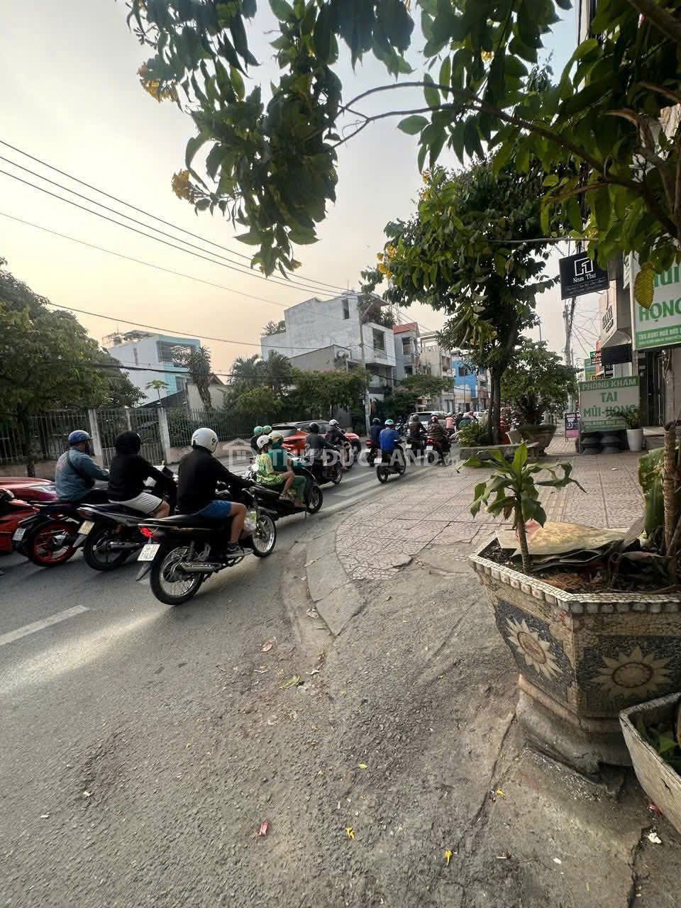 Bán nhà hẻm Linh Đông, đường 2 – nhà 3 tầng 5 phòng ngủ, đủ công năng cho gia đình đông người - Ảnh 2