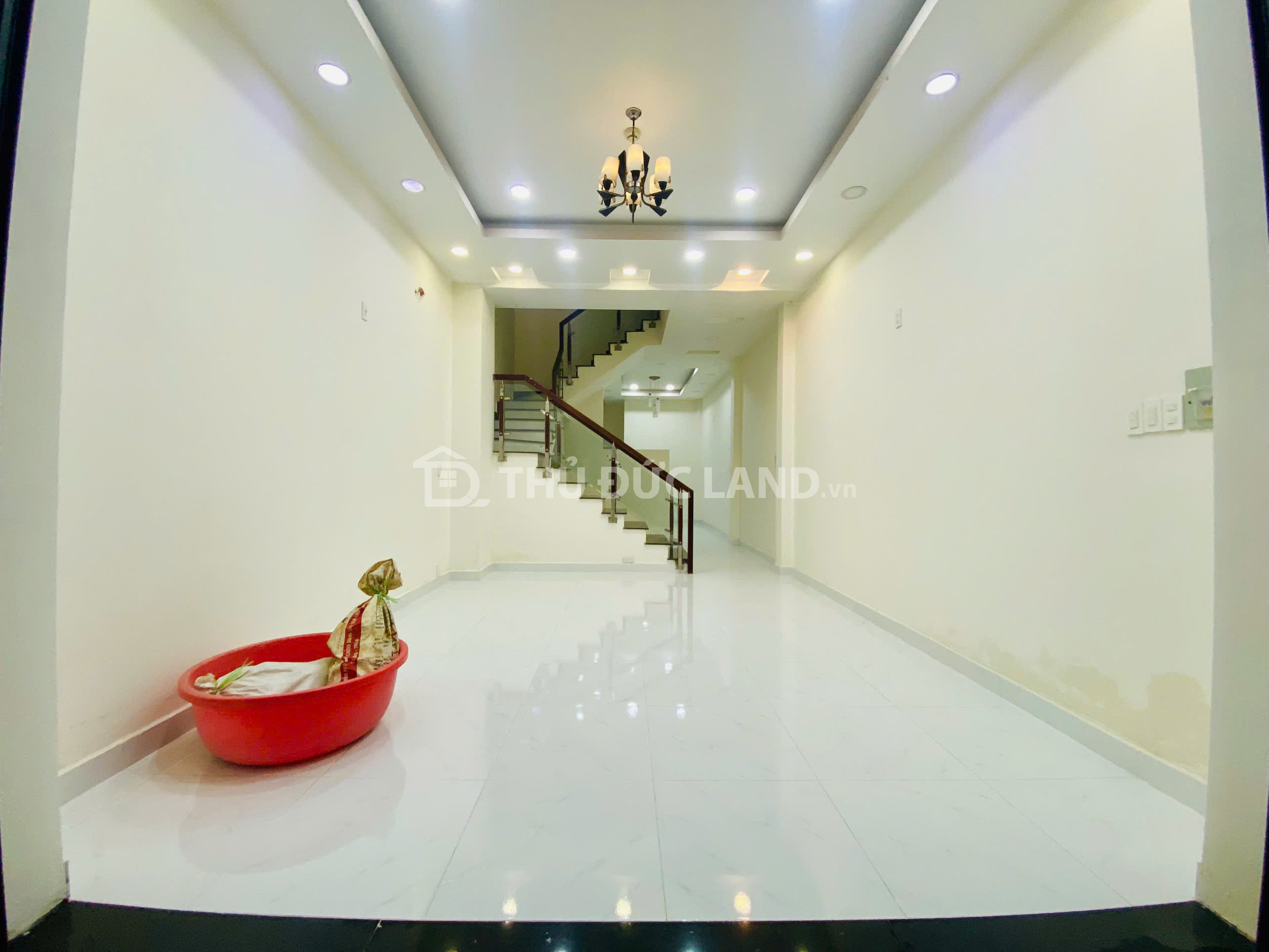 Bán nhà HXH đường 24 Linh Đông, đường 5.4m, nhà 3 tầng 3PN. View Xịn. Tiện ích bao vây 1KM