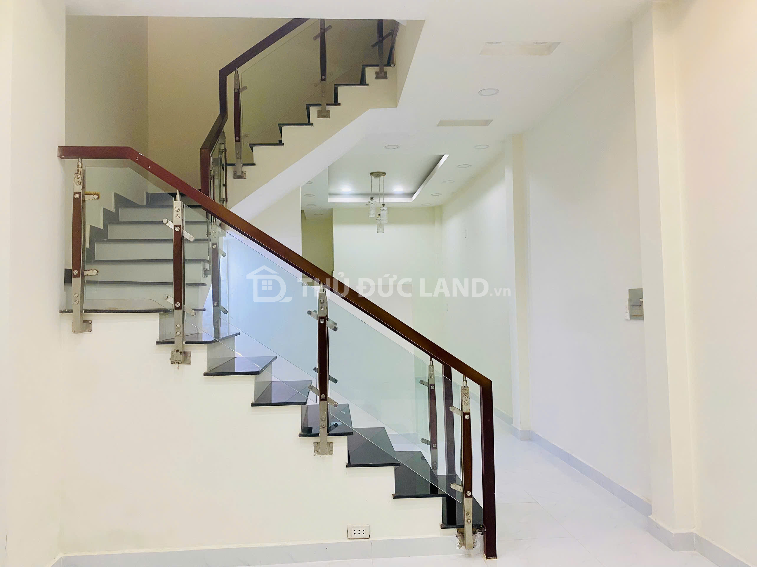 Bán nhà HXH đường 24 Linh Đông, đường 5.4m, nhà 3 tầng 3PN. View Xịn. Tiện ích bao vây 1KM - Ảnh 2