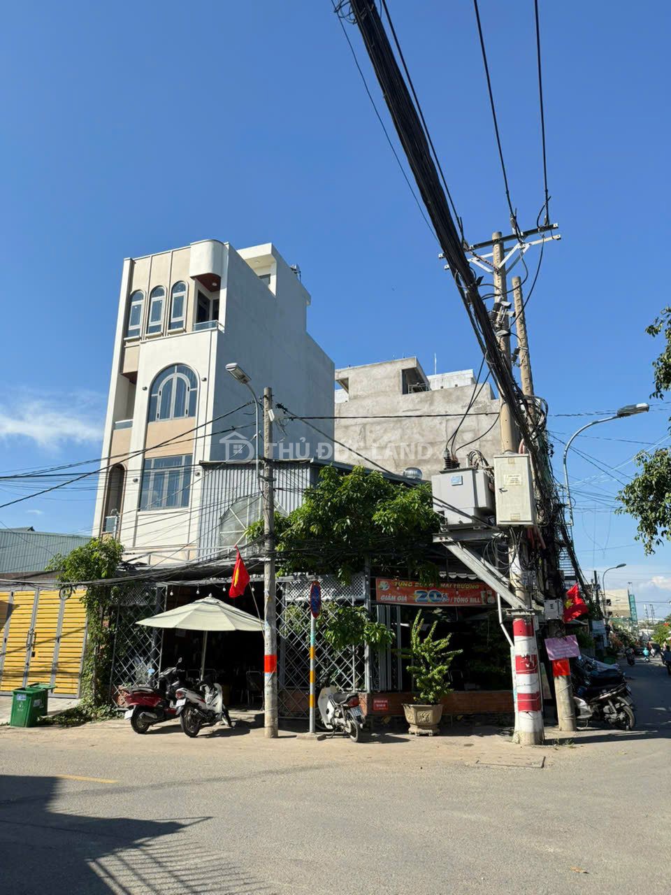 Bán nhà góc 2MT Đường 41 Linh Đông, đường 9m, 153.3m². Cạnh Phạm Văn Đồng. Đang KD quán CF