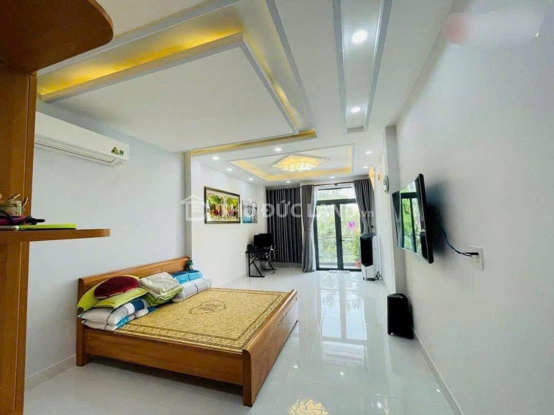 Bán nhà mặt tiền Đường 4 Linh Tây, DT 106m2 ngang 4m, 3 tầng, nội thất cao cấp, tiện ích đầy đủ - Ảnh 2