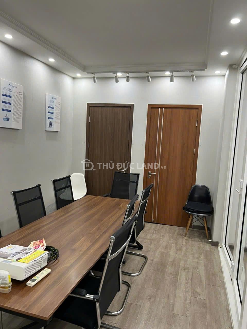 Bán nhà 2 mặt tiền Phạm Văn Đồng, DT 126m2 ngang gần 6m, 2 tầng. Khu sầm uất,kinh doanh đa ngành - Ảnh 3