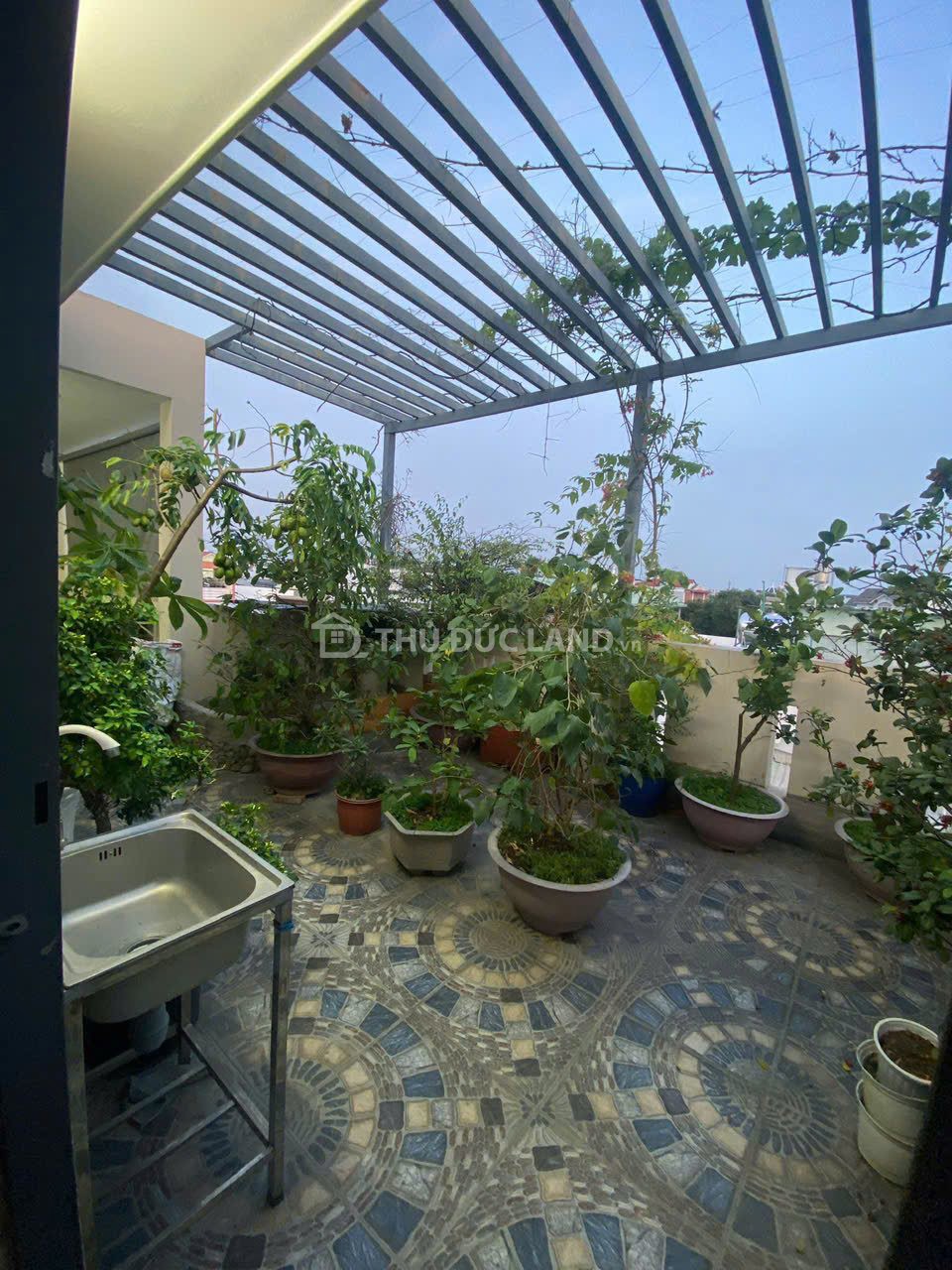 Bán nhà góc 2MT Đường 9 Linh Tây, ngang 8.7m, DT 150M2, 4 tầng. Cạnh Phạm Văn Đồng - Ảnh 2