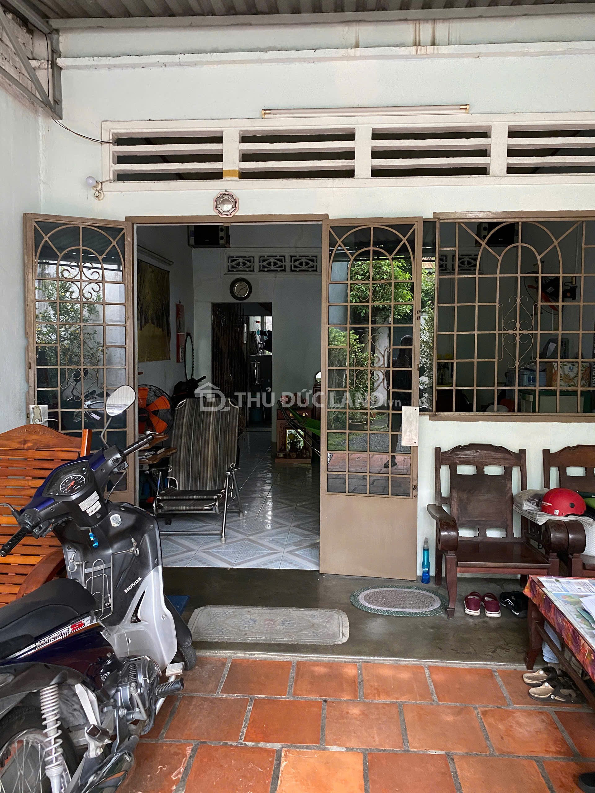 Bán nhà mặt tiền Linh Trung, DT 96m2, ngang 4.23m, đường rộng, sổ chính chủ, tiện kinh doanh