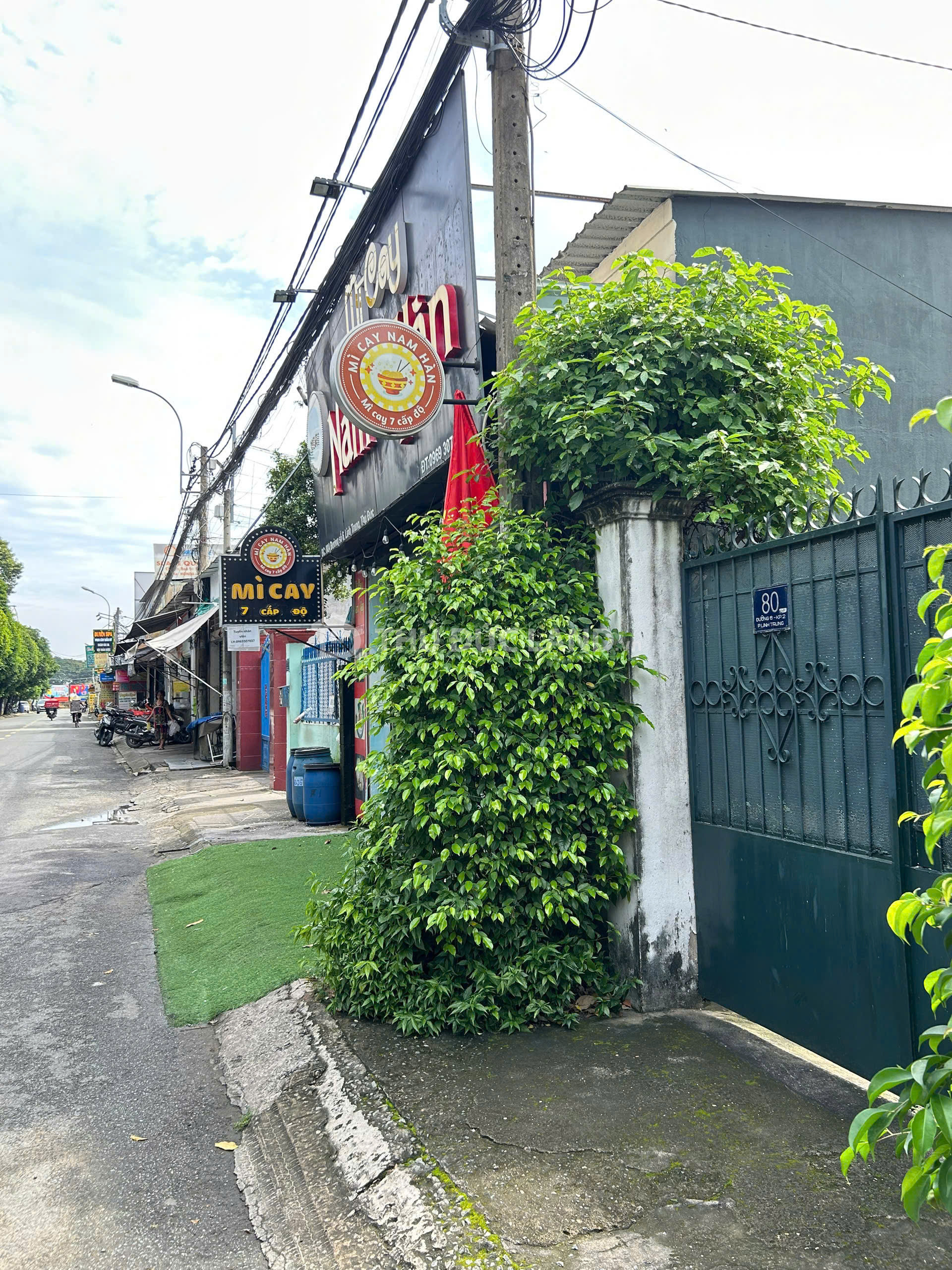 Bán nhà mặt tiền Linh Trung, DT 96m2, ngang 4.23m, đường rộng, sổ chính chủ, tiện kinh doanh - Ảnh 2