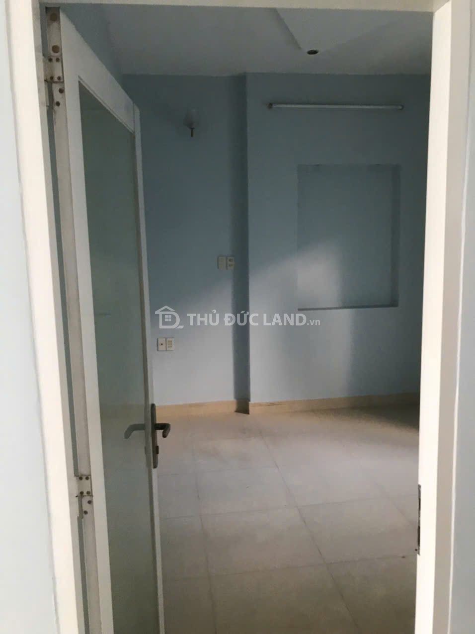 Bán nhà mặt tiền Linh Trung, đường Lê Văn Chí, DT 122m2 ngang 8m, 3 tầng, tiện ích đầy đủ - Ảnh 4
