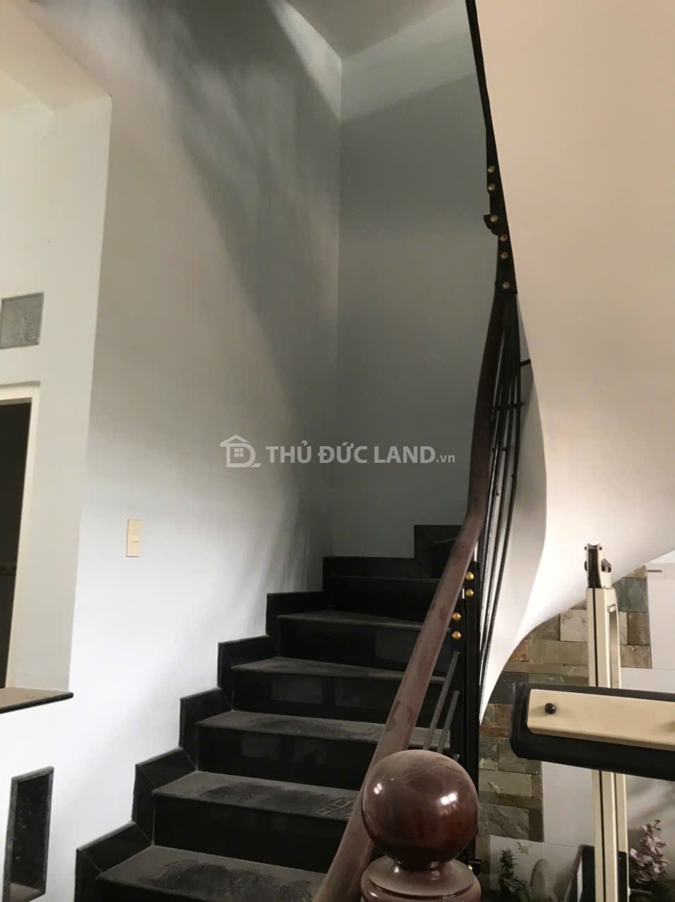 Bán nhà mặt tiền Linh Trung, đường Lê Văn Chí, DT 122m2 ngang 8m, 3 tầng, tiện ích đầy đủ - Ảnh 9