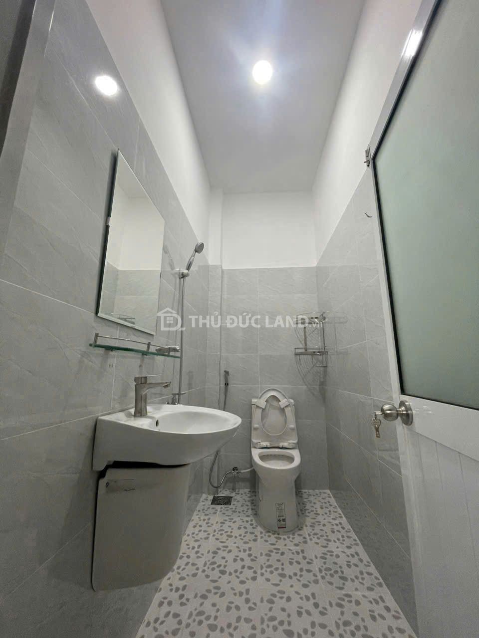 Bán nhà hẻm Linh Trung, Đường 7, DT 100m2 ngang 4m, 2 tầng, nhà đẹp ở ngay. tiện ích đầy đủ - Ảnh 2