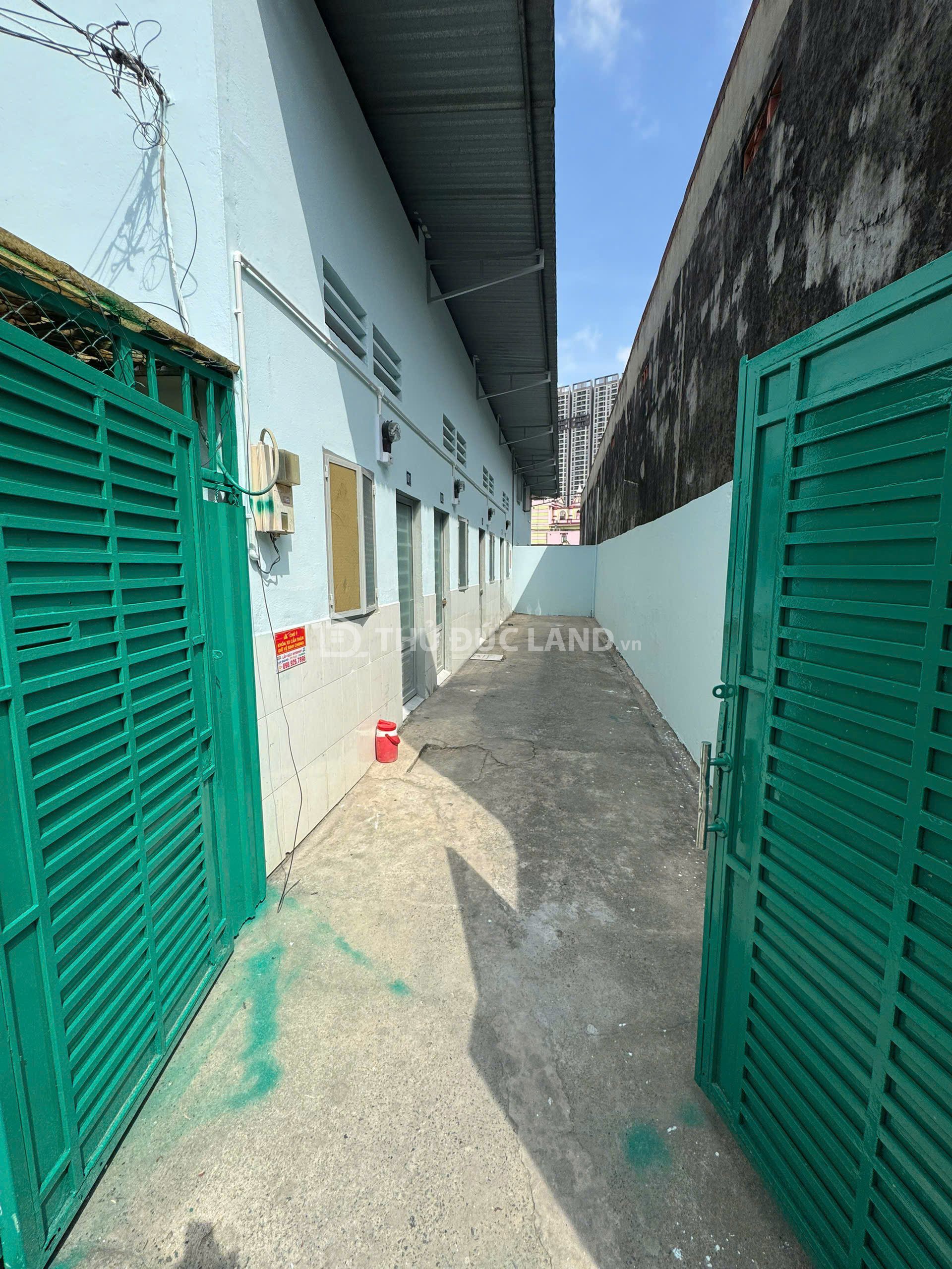 Bán phòng trọ Đường 1 Linh Trung, DT 94m2 ngang 7m, sổ chính chủ, tiện xây mới ở hoặc cho thuê - Ảnh 3