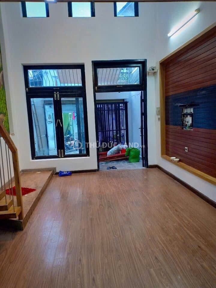 Bán nhà hẻm Đường 9, Linh Xuân: 63.2m², hẻm nhựa ô tô 5m, nội thất gỗ cao cấp, phù hợp ở gia đình - Ảnh 3