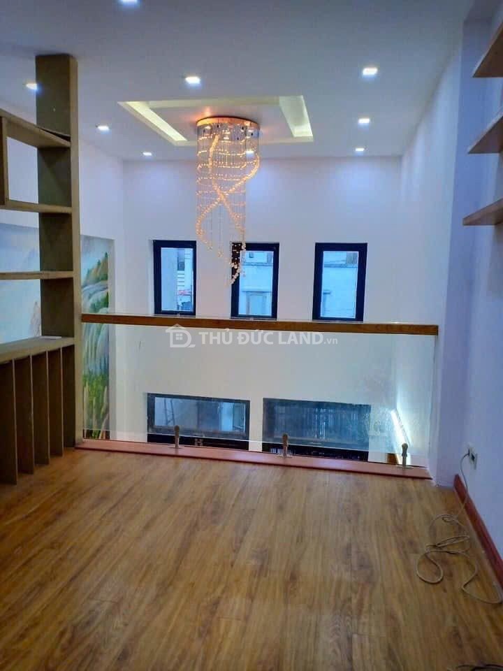 Bán nhà hẻm Đường 9, Linh Xuân: 63.2m², hẻm nhựa ô tô 5m, nội thất gỗ cao cấp, phù hợp ở gia đình - Ảnh 5