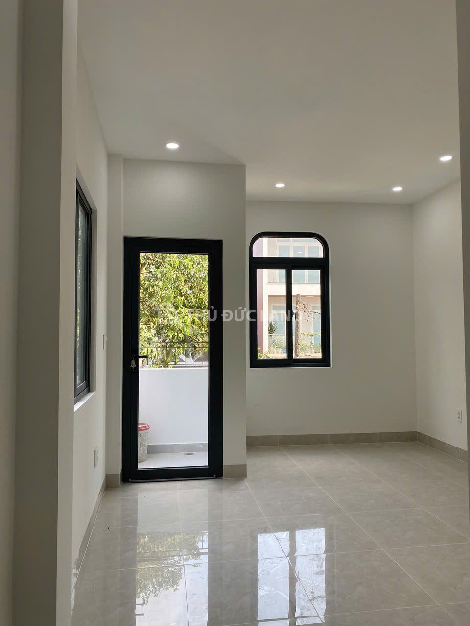 Bán nhà hẻm Linh Xuân (Đường 13) – 3 tầng, 4PN, 5WC, ở ngay gần chợ và trường