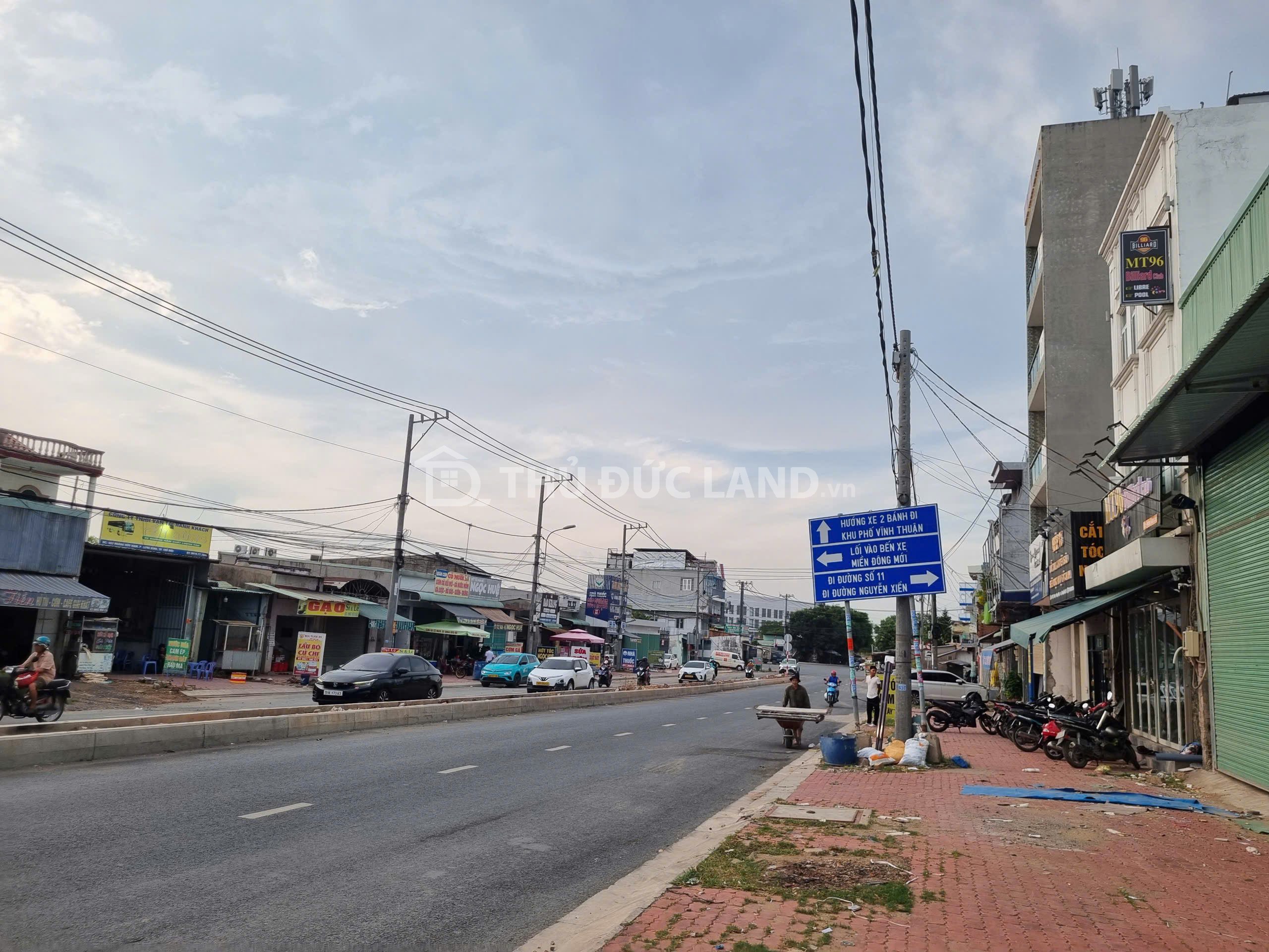 Bán nhà mặt tiền Hoàng Hữu Nam, Long Bình, 200m², mặt tiền 23m, sổ hoàn công, kinh doanh đa ngành