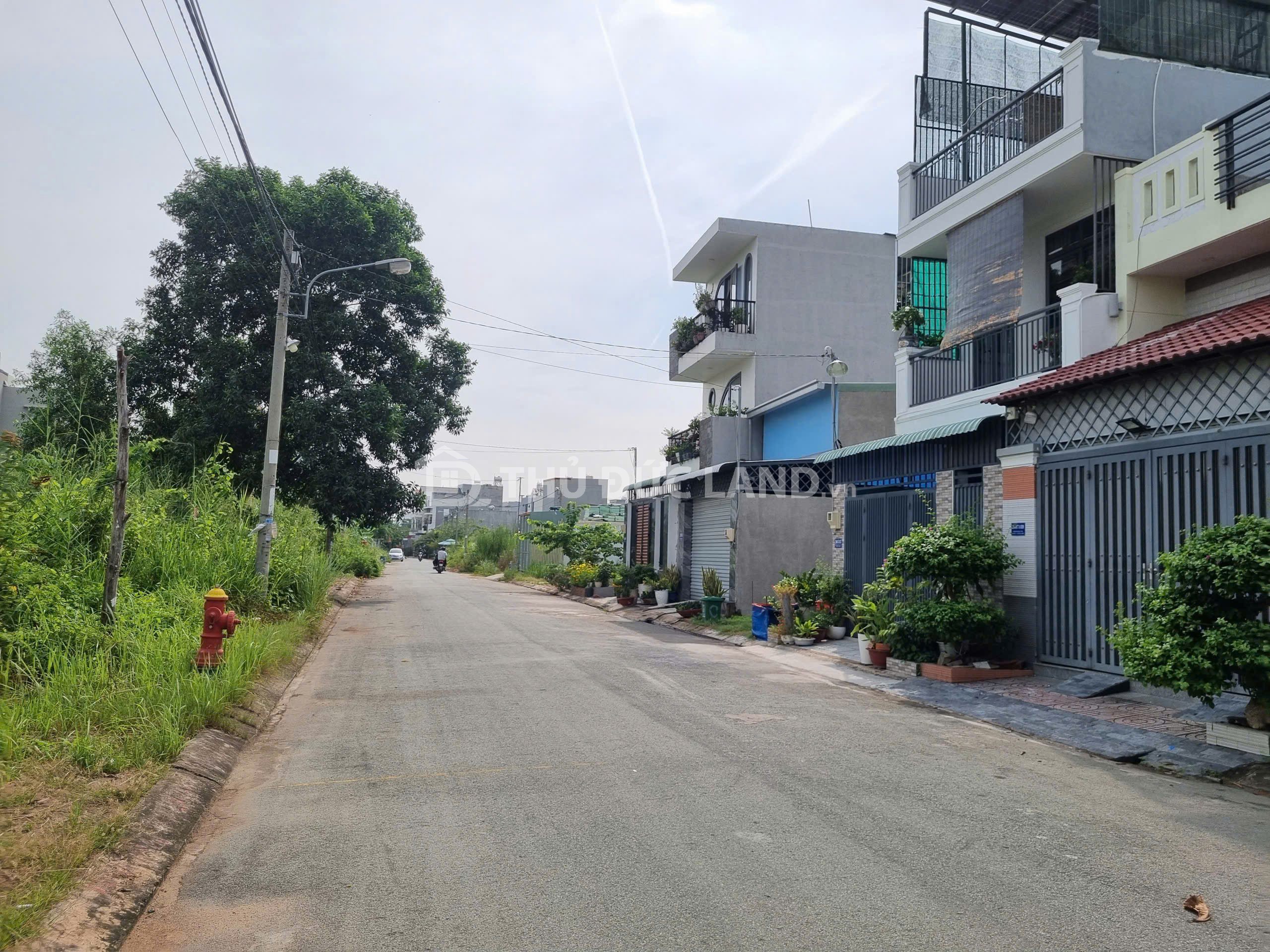 Bán lô góc dự án KDC SamSung Villa đường Bưng Ông Thoàn, đường 10m, ngang 6.4m, giá tốt