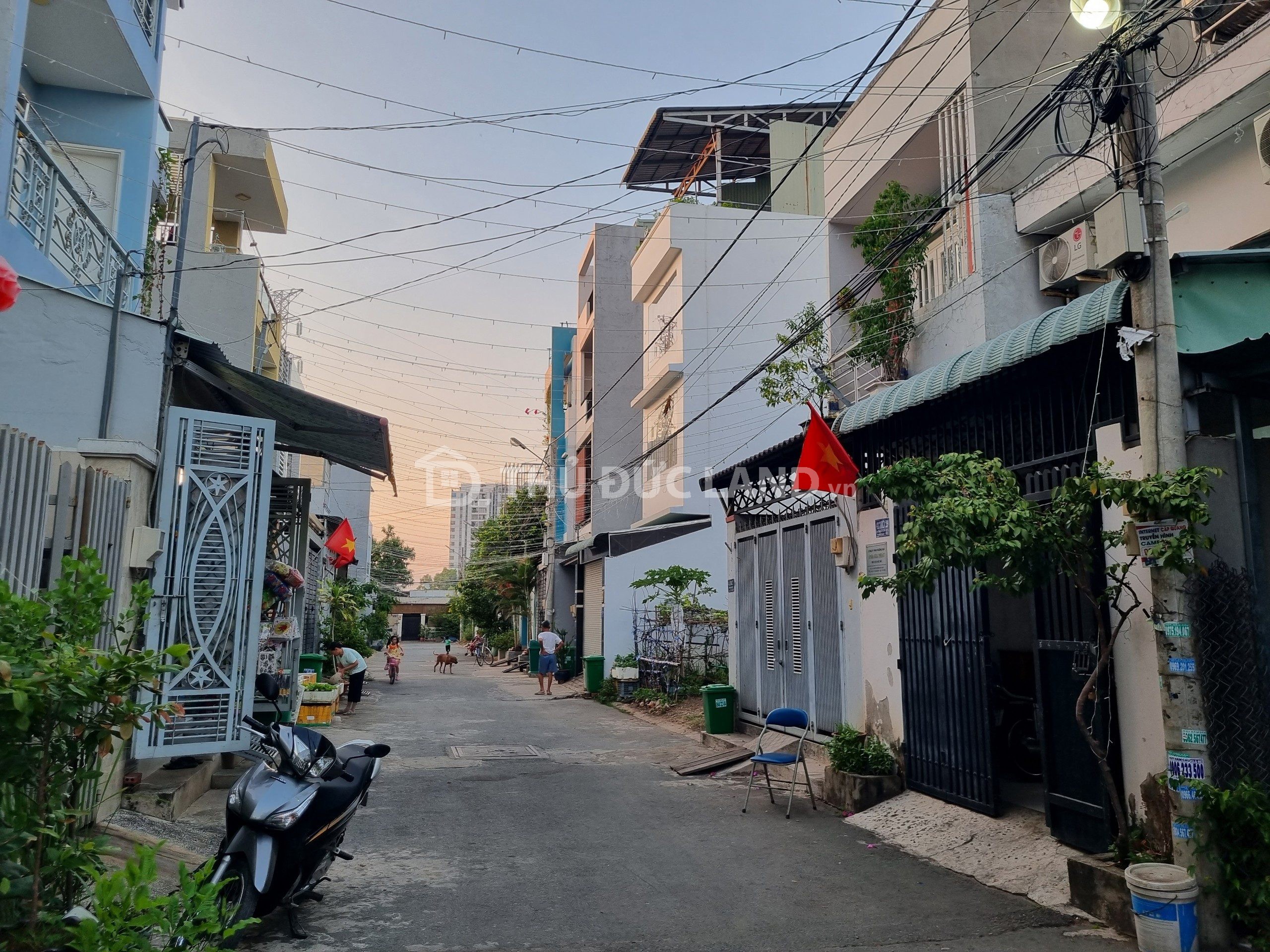 Bán đất HXH Nguyễn Duy Trinh, Phú Hữu, đường 7m, DT 60m2 , sổ chính chủ