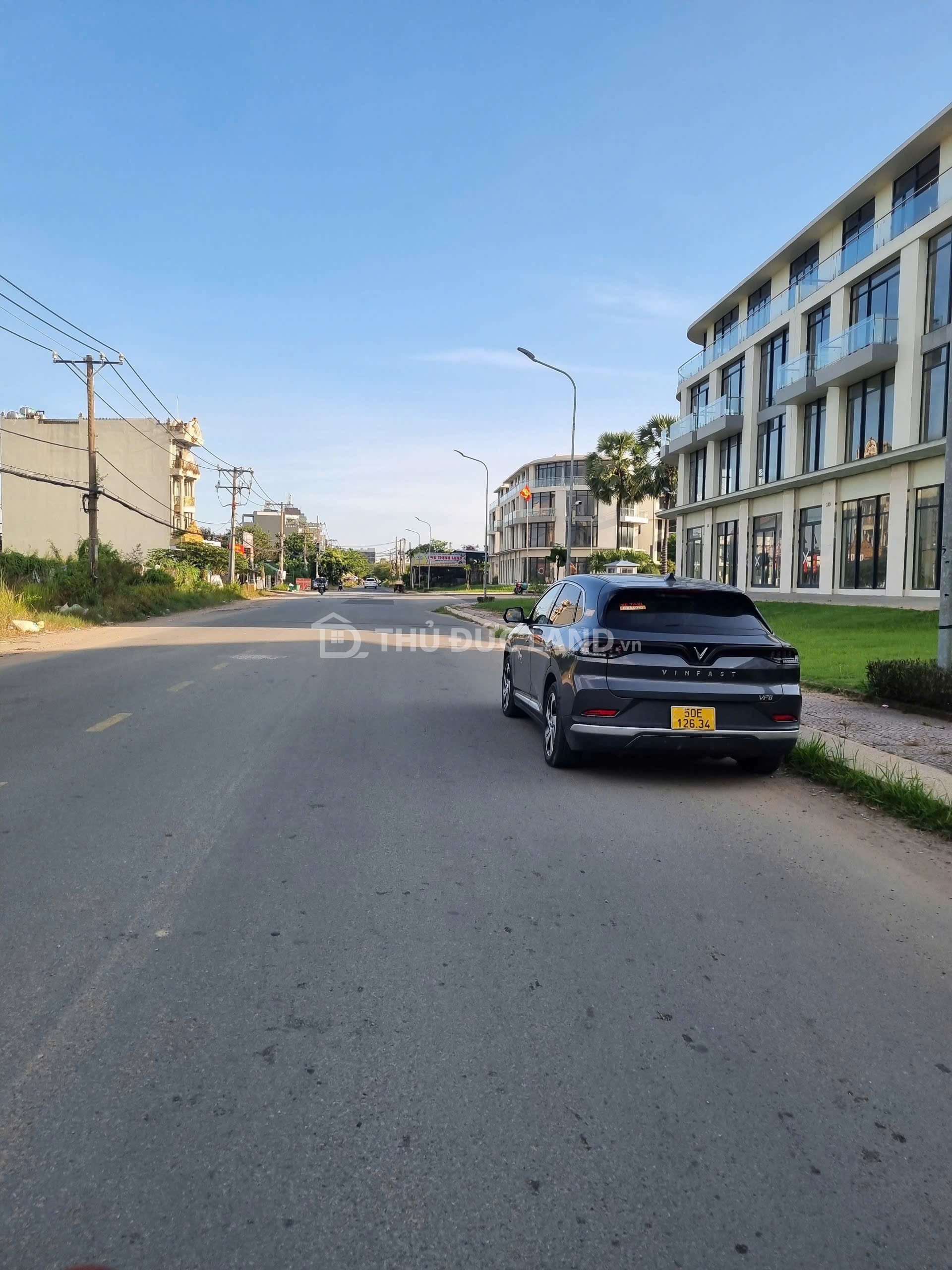 Bán đất mặt tiền Bưng Ông Thoàn, Phú Hữu, DT 124m2 ngang 5m, LG 30M. Tiện xây tòa nhà VP - Ảnh 4