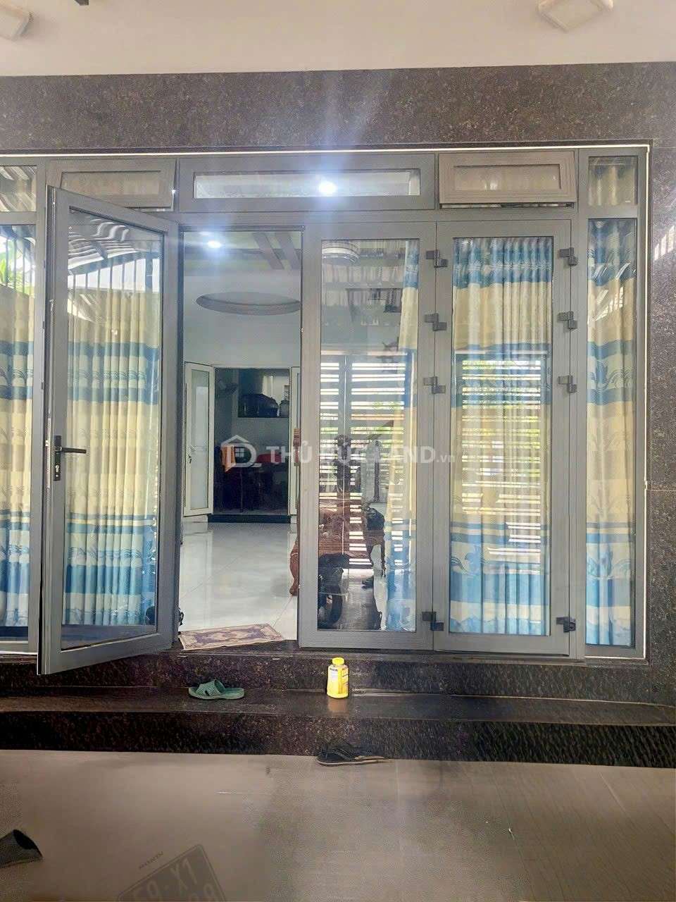 Bán nhà HXH Phú Hữu đường 885, DT 96m2 3 tầng, hẻm 5m, tiện ích đầy đủ, chợ, trường. - Ảnh 2