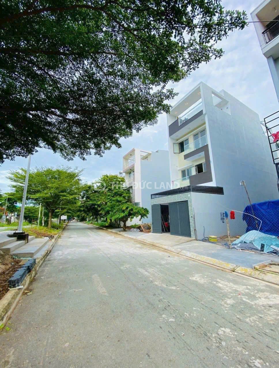 Bán đất mặt tiền 659 Hoàng Anh Minh Tuấn - Đỗ Xuân Hợp, ngang 5m đường 20m, 108.1m². Đối diện Global