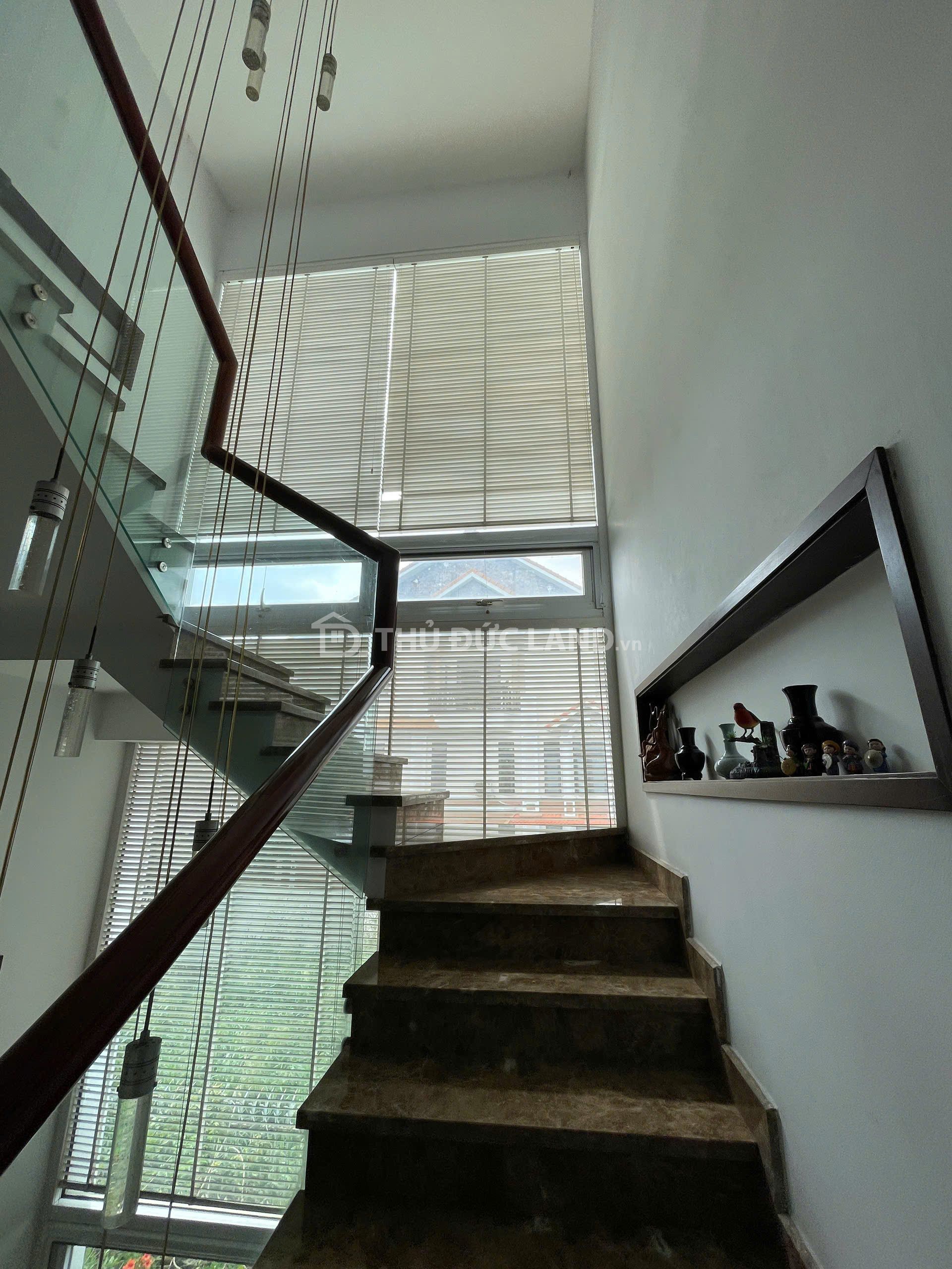 Bán biệt thự KDC Khang Điền, Phước Long B đường 20. DT 256.7m2 ngang 12m, 3 tầng, sổ hoàn công - Ảnh 4