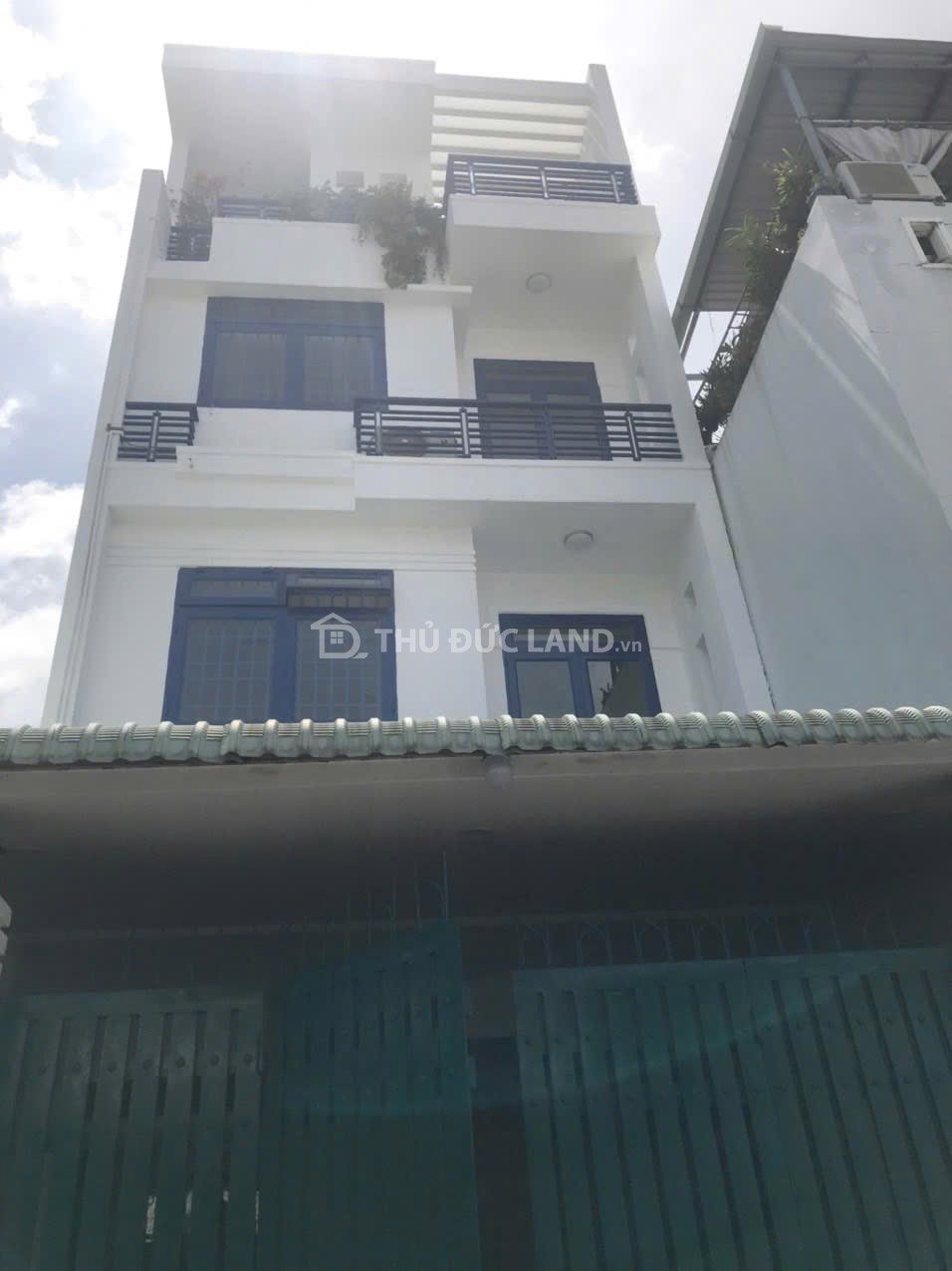 Bán căn hộ dịch vụ Phước Long B, đường 147, DT 118m2 4 tầng, đầy đủ nội thất, tiện ích đầy đủ