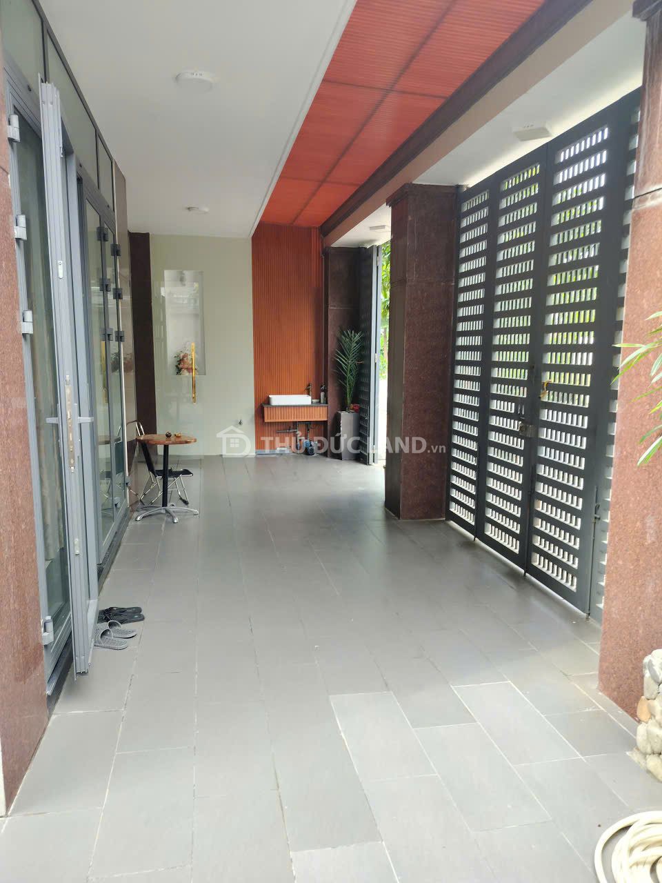 Bán nhà mặt tiền D17 KDC Xây Dựng 5 Phước Long B, ngang 10m, DT 180m2, 3 tầng, Cạnh Global City - Ảnh 4