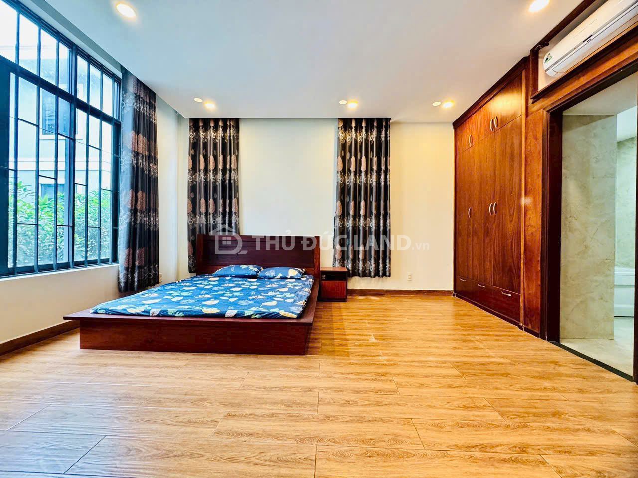 Bán nhà mặt tiền D17 KDC Xây Dựng 5 Phước Long B, ngang 10m, DT 180m2, 3 tầng, Cạnh Global City