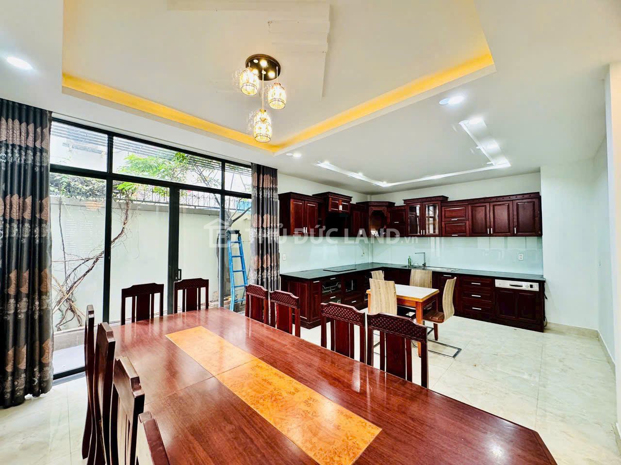 Bán nhà mặt tiền D17 KDC Xây Dựng 5 Phước Long B, ngang 10m, DT 180m2, 3 tầng, Cạnh Global City - Ảnh 2