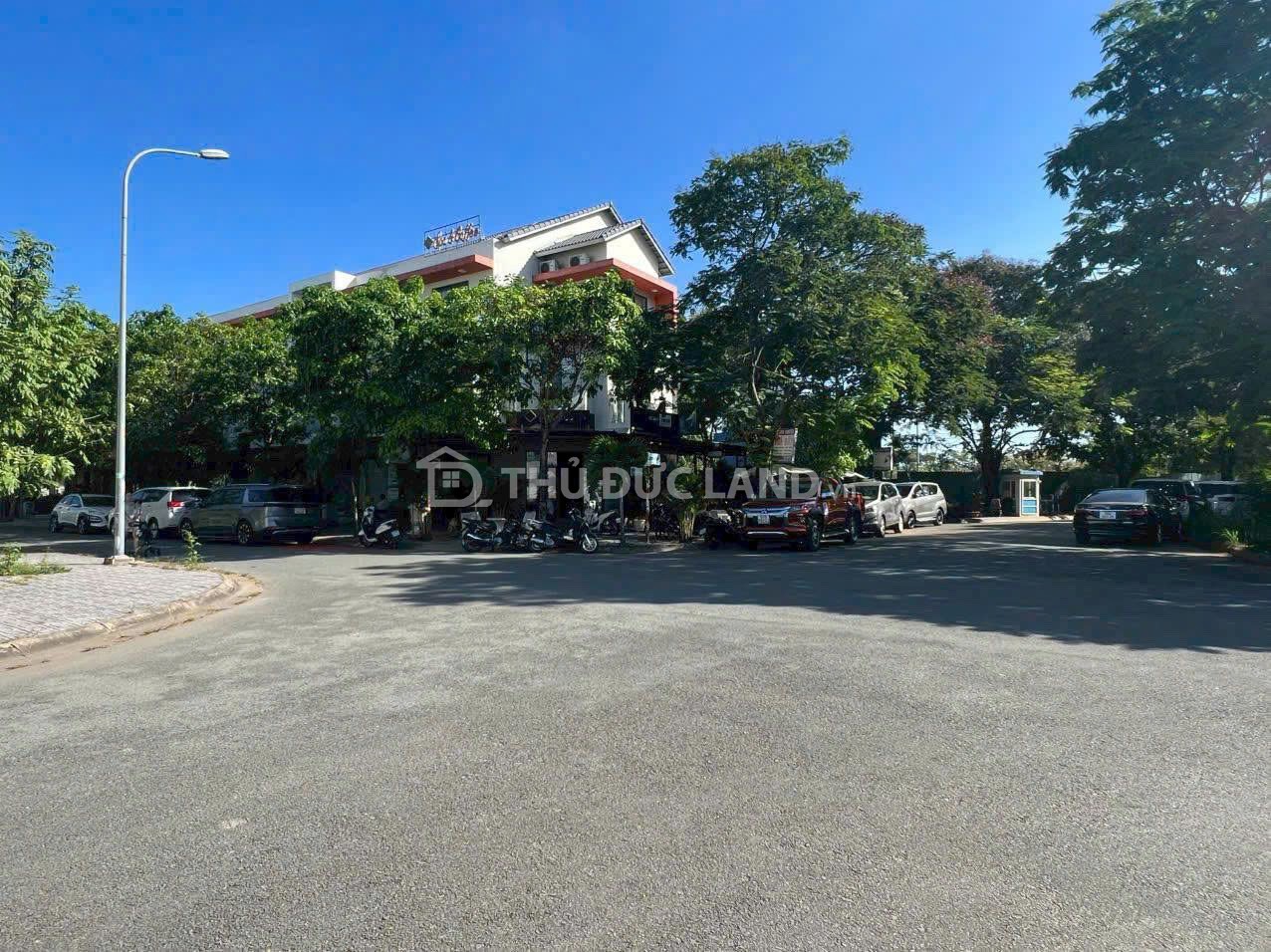 Bán nhà mặt tiền D15 KDC Hưng Phú, Phước Long B, 5x18m, đường 12m, 3 tầng, giá 15 tỷ