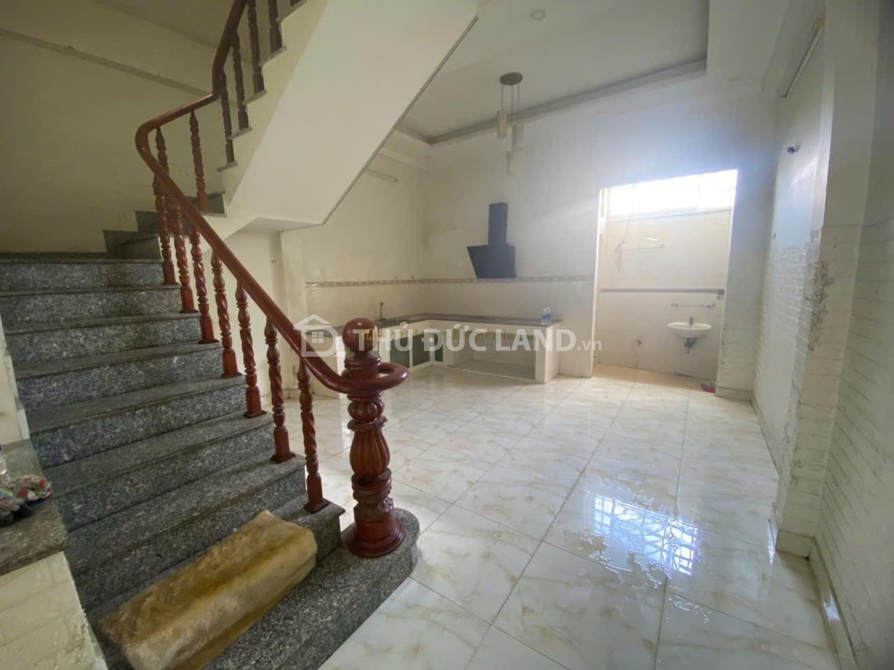 Nhà 5 Tầng ,Mặt Tiền Kinh Doanh ,Ngay Cao Đẳng Công Thương ,Ngang Bề Thế 5m , Sân Để Xe Rộng Rãi Chỉ 1.x Tỷ - Ảnh 3