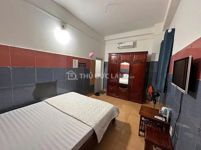 Bán khách sạn Tam Bình, đường D, DT 120m2 vuông A4, 5 tầng 20 phòng, dòng tiền 120 triệu/tháng - Ảnh 4