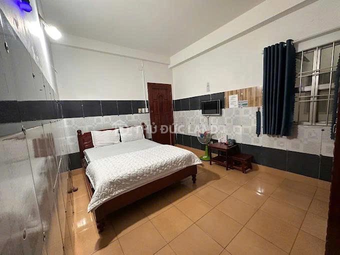 Bán khách sạn Tam Bình, đường D, DT 120m2 vuông A4, 5 tầng 20 phòng, dòng tiền 120 triệu/tháng - Ảnh 2