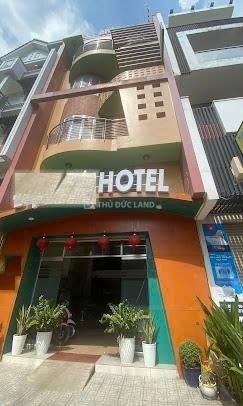 Bán khách sạn Tam Bình, đường D, DT 120m2 vuông A4, 5 tầng 20 phòng, dòng tiền 120 triệu/tháng