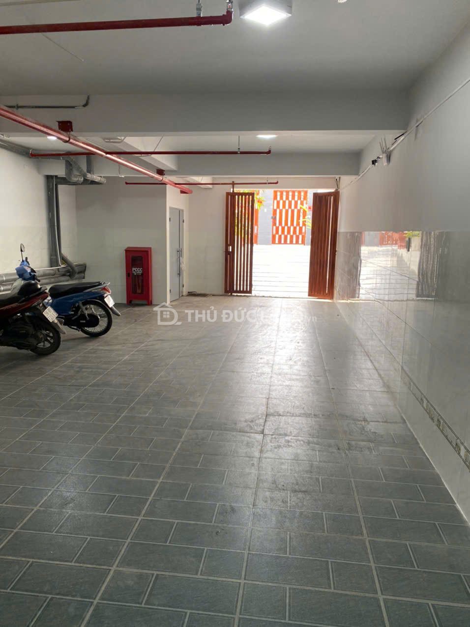 Bán căn hộ dịch vụ đường 179 Tân Phú, 6 tầng, 25 phòng. DT 176m2 dòng tiền 120Tr/tháng - Ảnh 3