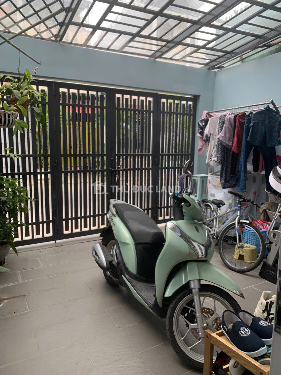 Bán nhà góc 2 mặt tiền Đường 182, Tăng Nhơn Phú A, Dt 50m2 hẻm 8m, tiện ích đầy đủ