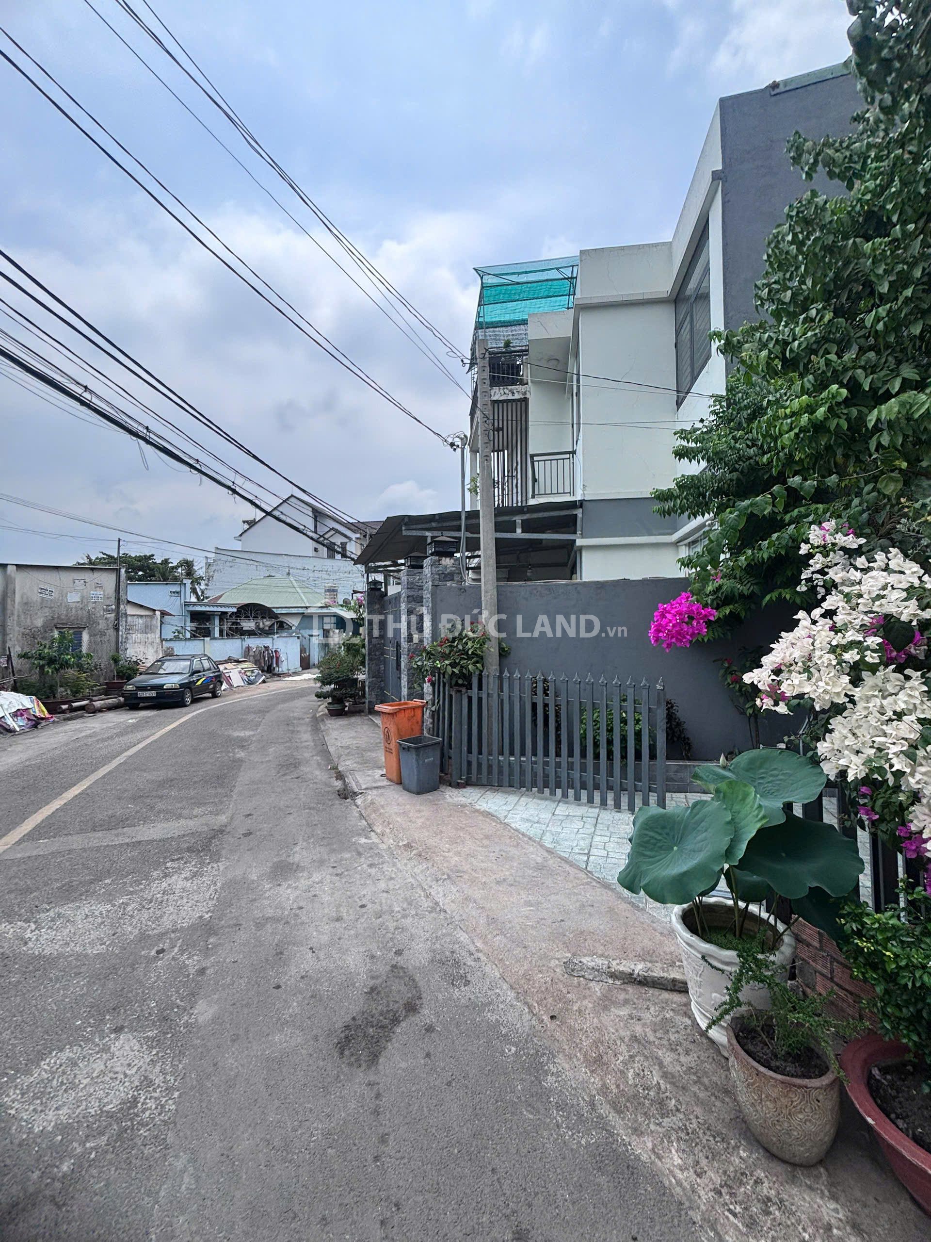 Bán nhà mặt tiền Đường 26, Tăng Nhơn Phú A, 3 tầng, DT 149m2. Nội thất cao cấp, sổ hồng riêng - Ảnh 2
